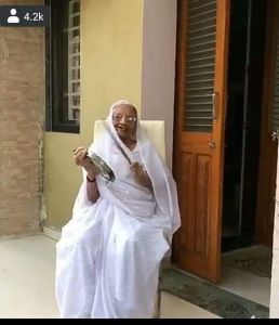  मोदी की मां ने भी बजाई थाली