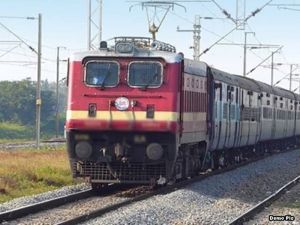  3 मई  तक सभी यात्री रेल सेवाएं रद्द, यूटीएस और पीआरएस सहित सभी टिकट बुकिंग काउंटरों की सेवाएं निलंबित, रद्द की गई रेलगाडिय़ों के लिए पहले से आरक्षित टिकटों का पूरा रिफंड मिलेगा