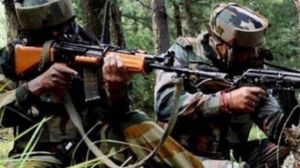  कश्मीर के कुलगाम में सुरक्षा बलों से हुई मुठभेड़ में चार आतंकी ढेर