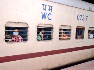  अब तक 140 श्रमिक स्पेशल ट्रेनें चलीं, 1.35 लाख से ज्यादा प्रवासी मजदूर मंजिल तक पहुंचाये गए