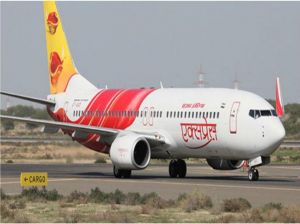  ओमान और कुवैत से 362 भारतीयों को लेकर केरल पहुंचे दो विमान