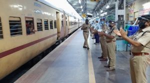  15 जोड़ी विशेष ट्रेनों के लिए अग्रिम आरक्षण अवधि अब 30 दिन  