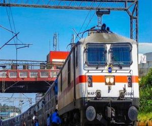   कल से दो सौ विशेष रेलगाडिय़ां चलाई जाएंगी- तत्काल या प्रीमियम तत्काल टिकट बुक नहीं होगी