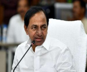   तेलंगाना सरकार ने बोर्ड परीक्षाएं कराये बिना ही दसवीं कक्षा के सभी विद्यार्थियों को अगली कक्षा में भेजने का फैसला किया