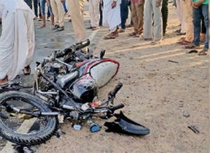ट्रैक्टर की टक्कर से पिता-पुत्र और पुत्री की मौत