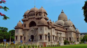  बेलूर मठ श्रद्धालुओं के लिए खुला, तारापीठ अब भी बंद