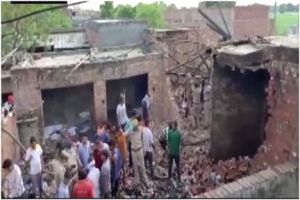 मोमबत्ती कारखाने में आग, छह महिलाओं समेत आठ की मौत