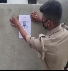 आठ पुलिसकर्मियों की हत्या के आरोपी  हिस्ट्रीशीटर विकास दुबे पर अब ढाई लाख का इनाम
