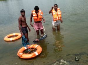 रपटा पार करते हुए बहे छात्र का शव 24 घंटे बाद मिला