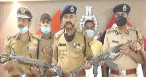  विकास दुबे का सहयोगी शशिकांत गिरफ्तार, पुलिस से लूटी गई एके 47 और इंसास रायफल बरामद