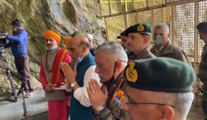  राजनाथ सिंह ने अमरनाथ गुफा मंदिर के दर्शन किए