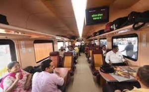  निजी रेलगाडिय़ों का पहला बैज 2023 से, सभी 151 सेवाएं 2027 तक चालू हो जाएंगी