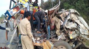   सड़क दुर्घटना में 11 लोगों की मौत