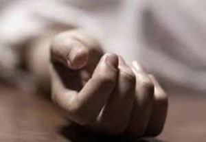 छत पर भाई के साथ खेल रही बच्ची तीसरी मंजिल से गिरी, मौत