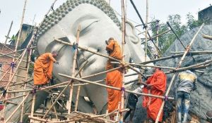   बनाई जा रही है भगवान बुद्ध की 100 फुट ऊंची प्रतिमा