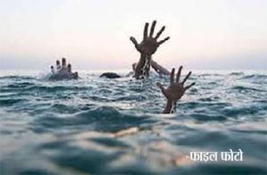 नाव पलटी, एक पर्यटक डूबा, एक लापता