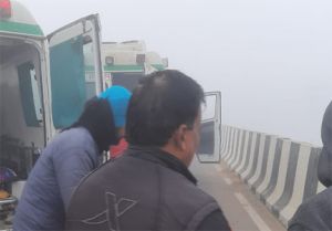 ट्रक ने अचानक स्पीड कम की तो पीछे आ रही गाड़ी ने मारी टक्कर, 1 की मौत 