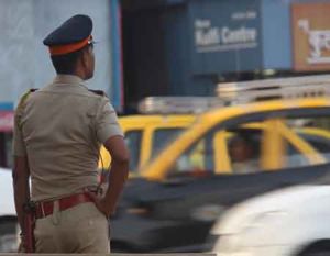  शाबास पुलिस .. शराब पीकर पिता चला रहा था कार... पुलिस ने उसके 3 बच्चों को सुरक्षित घर पहुंचाया