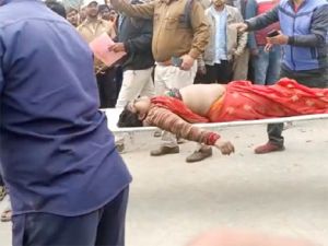  संकरे रास्ते पर चल रही बस नहर में गिरी, 42 यात्रियों के शव मिले