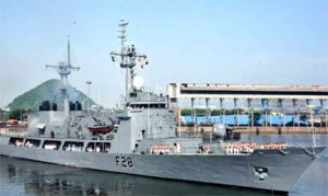 मुंबई के दौरे पर आया बांग्लादेश नौसेना का पोत 'प्रोटॉय'