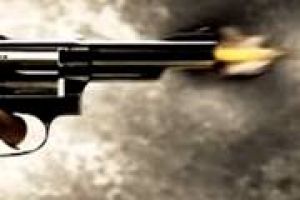   प्रेमी ने युवती के परिवार को दी गोली मारने की धमकी, पुलिस पर चलाई गोली