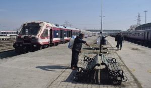  कश्मीर घाटी में 11 महीने बाद ट्रेन सेवा बहाल