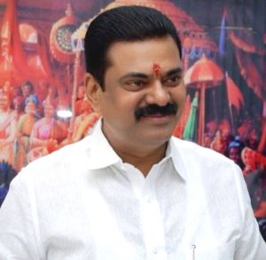 सांसद के कार्यक्रम स्थल पर खड़ी कार में आग लगी