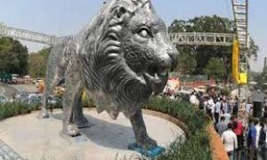  बेंगलुरु में &lsquo;मेक इन इंडिया' शेर की मूर्ति बनी आकर्षण का नया केंद्र