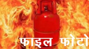 गैस सिलेंडर फटने से कमरे में आग लगी, चौकीदार की मौत