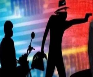  स्टेट बैंक की शाखा से पांच लाख रुपये की लूट