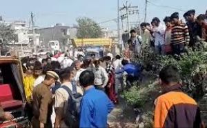 ताबड़तोड़ गोलियां बरसाईं, एक छात्र की मौके पर मौत, दूसरे ने अस्पताल में दम तोड़ा