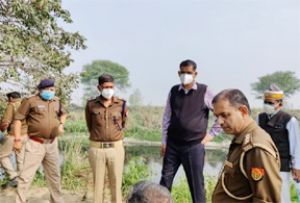 पेड़ पर लटके मिले प्रेमी-प्रेमिका के शव! जांच में जुटी पुलिस