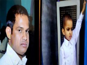 4 साल के बेटे को लेकर ट्रेन के आगे कूदा गेस्ट टीचर