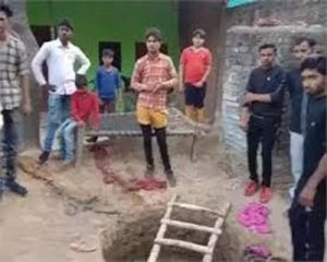  शौचालय के गड्ढे में गिरे बच्चे को बचाने की कोशिश में पांच लोगों की मौत