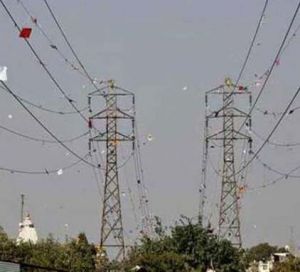   श्रद्धालुओं से भरी बस तार की चपेट में आई, एक की मौत