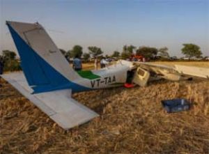 भोपाल के पास छोटा विमान दुर्घटनाग्रस्त, पायलट समेत तीन घायल