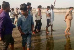   स्नान कर रहे तीन युवक गंगा नदी डूबे, एक की मौत