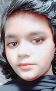 बस में बैठी बच्ची उल्टी करने के लिए खिड़की से बाहर झुकी, ट्रक ने उड़ा दिया सिर