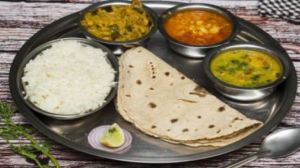  महाराष्ट्र में &lsquo;शिव भोजन' थाली अब &lsquo;पार्सल' के रूप में दी जाएगी