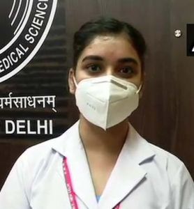  प्रधानमंत्री मोदी को कोवैक्स की दूसरी डोज देने वाली  नर्स निशा शर्मा ने इस तरह किया अपनी खुशी का इजहार....