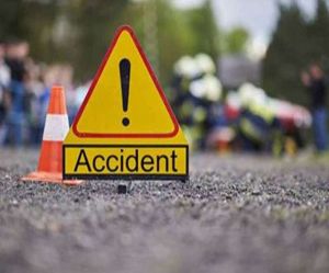  बस से कुचलकर तीन पैदलयात्रियों की मौत