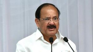  राजनीतिक मतभेदों को दरकिनार कर कोरोना के खिलाफ &lsquo;टीम इंडिया' की भावना से काम करने की जरूरत: नायडू