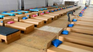  गत्ते के 'पलंग' से तैयार हो रहा  कोविड देखभाल केंद्र