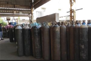 ऑक्सीजन सिलिंडरों के निर्यात पर पाबंदी लगाई