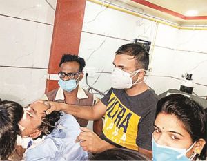 कोरोना वायरस से संक्रमित चिकित्सक को एयर एंबुलेंस से हैदराबाद ले जाया गया