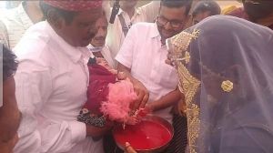  नवजात बेटी को घर लाने के लिए हेलीकाप्टर किराये पर लिया