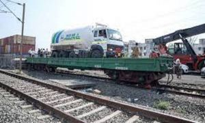   बोकारो से 30 हजार लीटर ऑक्सीजन लेकर लखनऊ पहुंची रेलवे की ऑक्सीजन एक्सप्रेस