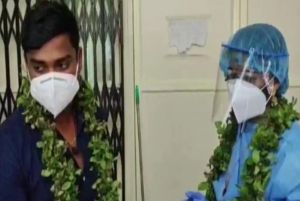 दुल्हन ने अस्पताल में कोविड-19 संक्रमित मरीज से पीपीई किट पहनकर की शादी
