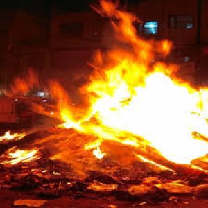  15 साल की बेटी ने कोविड से मरने वाले पिता  को  दी मुखाग्नि, कोई नहीं आया मदद के लिये आगे