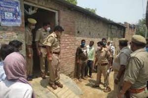  पत्नी की हत्या कर पति ने फांसी लगाई!